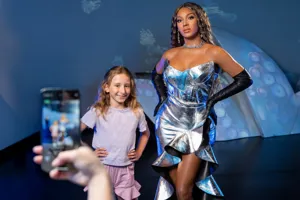 Beyonce With Guest School Holidays 800X590
